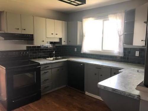 9111 100 St, Lac La Biche, AB - Indoor Photo Showing Kitchen