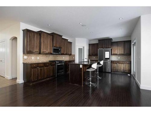 172 Gravelstone Way, Fort Mcmurray, AB - Indoor Photo Showing Kitchen With Upgraded Kitchen