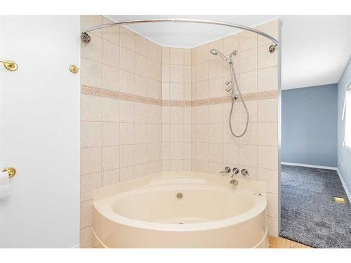 177 Cokerill Crescent, Fort Mcmurray, AB - Indoor Photo Showing Bathroom