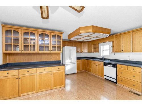 177 Cokerill Crescent, Fort Mcmurray, AB - Indoor Photo Showing Kitchen