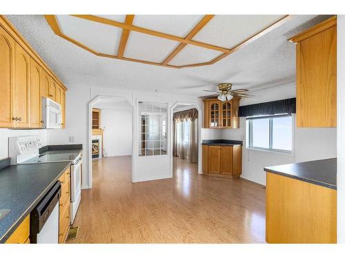 177 Cokerill Crescent, Fort Mcmurray, AB - Indoor Photo Showing Kitchen