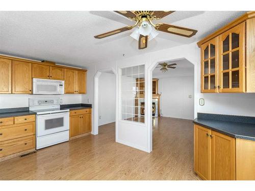 177 Cokerill Crescent, Fort Mcmurray, AB - Indoor Photo Showing Kitchen