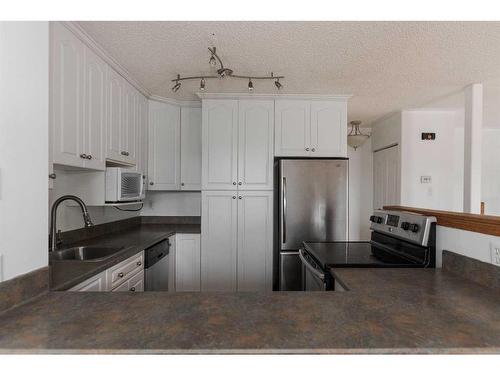 144 Signal Road, Fort Mcmurray, AB - Indoor Photo Showing Kitchen