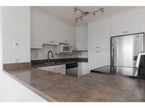 144 Signal Road, Fort Mcmurray, AB - Indoor Photo Showing Kitchen