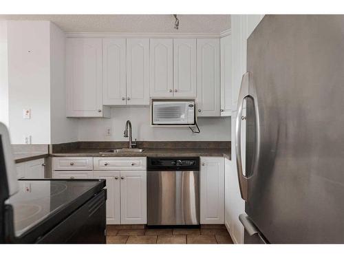 144 Signal Road, Fort Mcmurray, AB - Indoor Photo Showing Kitchen