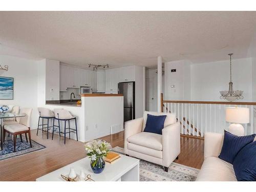 144 Signal Road, Fort Mcmurray, AB - Indoor Photo Showing Living Room