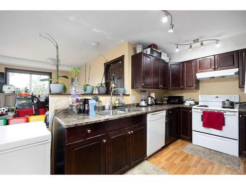 202-10217 Queen Street, Fort Mcmurray, AB - Indoor Photo Showing Kitchen With Double Sink