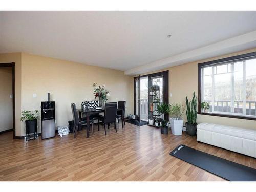 202-10217 Queen Street, Fort Mcmurray, AB - Indoor Photo Showing Living Room