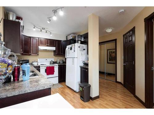 202-10217 Queen Street, Fort Mcmurray, AB - Indoor Photo Showing Kitchen