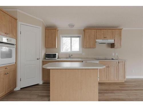 137 Clausen Crescent, Fort Mcmurray, AB - Indoor Photo Showing Kitchen