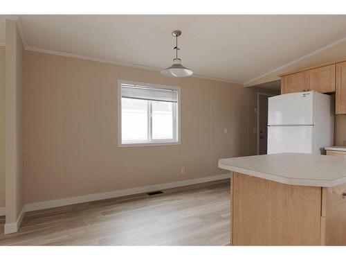 137 Clausen Crescent, Fort Mcmurray, AB - Indoor Photo Showing Kitchen