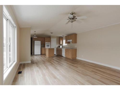 137 Clausen Crescent, Fort Mcmurray, AB - Indoor Photo Showing Kitchen