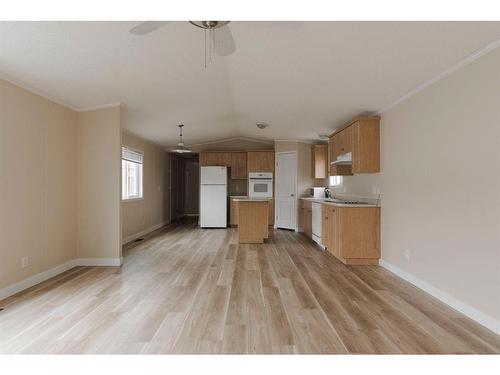 137 Clausen Crescent, Fort Mcmurray, AB - Indoor Photo Showing Kitchen