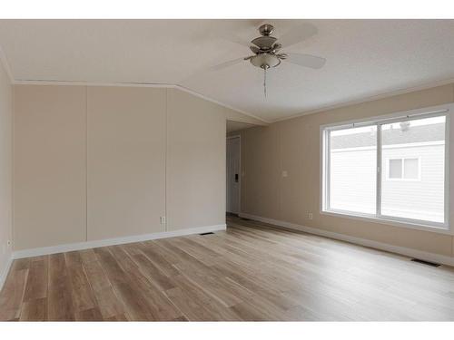 137 Clausen Crescent, Fort Mcmurray, AB - Indoor Photo Showing Other Room