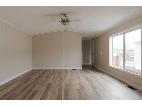 137 Clausen Crescent, Fort Mcmurray, AB - Indoor Photo Showing Other Room