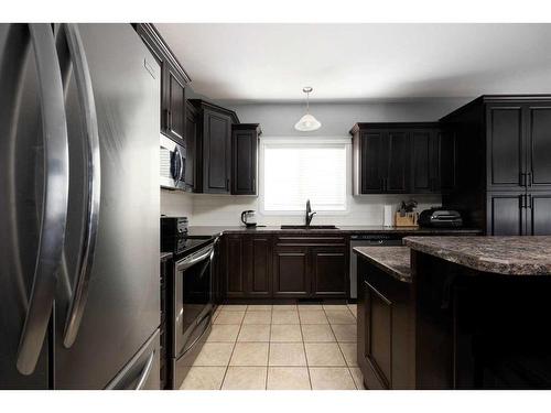 217 Crown Creek Lane, Fort Mcmurray, AB - Indoor Photo Showing Kitchen