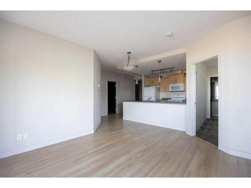 2614-135B Sandpiper Road, Fort Mcmurray, AB - Indoor Photo Showing Kitchen