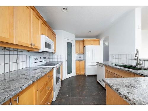 79 Powder Drive, Fort Mcmurray, AB - Indoor Photo Showing Kitchen