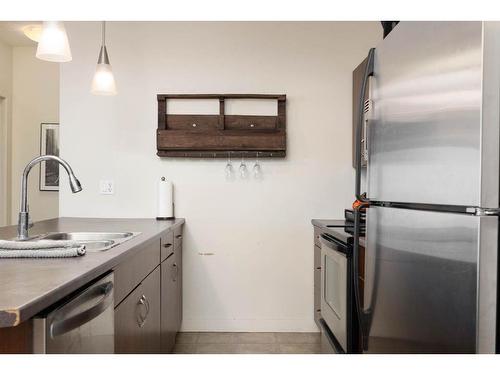 409-136B Sandpiper Road, Fort Mcmurray, AB - Indoor Photo Showing Kitchen