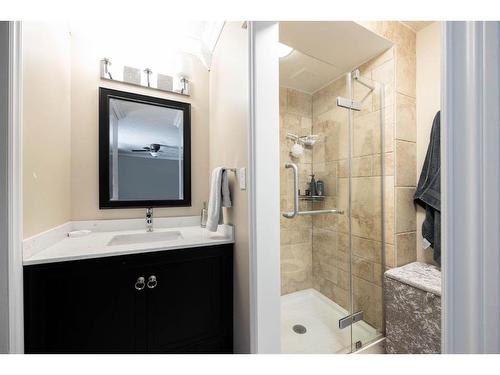 113 Goodwin Place, Fort Mcmurray, AB - Indoor Photo Showing Bathroom