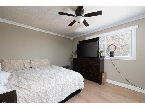 113 Goodwin Place, Fort Mcmurray, AB - Indoor Photo Showing Bedroom