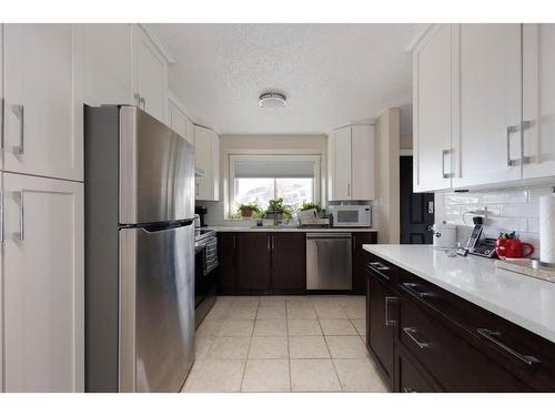 113 Goodwin Place, Fort Mcmurray, AB - Indoor Photo Showing Kitchen With Upgraded Kitchen