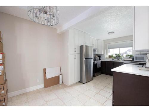 113 Goodwin Place, Fort Mcmurray, AB - Indoor Photo Showing Kitchen