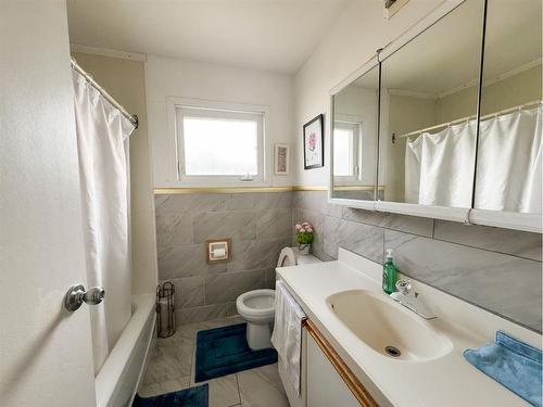 15 Birch Road, Fort Mcmurray, AB - Indoor Photo Showing Bathroom