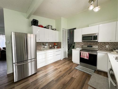 15 Birch Road, Fort Mcmurray, AB - Indoor Photo Showing Kitchen With Stainless Steel Kitchen With Upgraded Kitchen