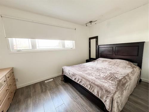 15 Birch Road, Fort Mcmurray, AB - Indoor Photo Showing Bedroom