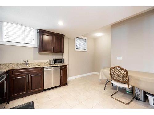 328 Killdeer Way, Fort Mcmurray, AB - Indoor Photo Showing Kitchen