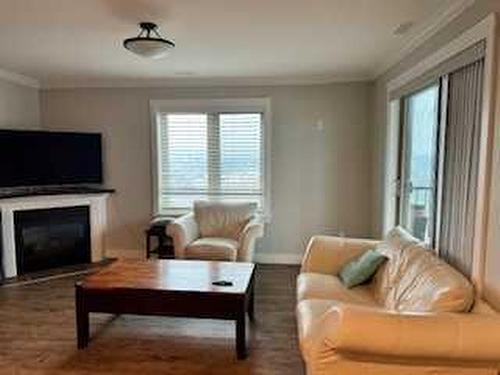 719-8535 Clearwater Drive, Fort Mcmurray, AB - Indoor Photo Showing Living Room