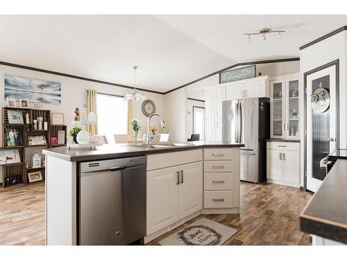 785 Beacon Hill Drive, Fort Mcmurray, AB - Indoor Photo Showing Kitchen With Stainless Steel Kitchen