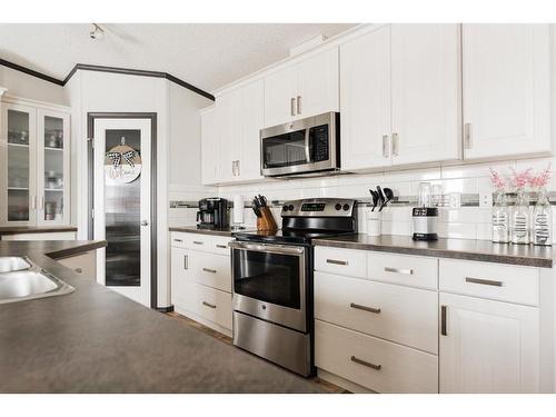 785 Beacon Hill Drive, Fort Mcmurray, AB - Indoor Photo Showing Kitchen With Stainless Steel Kitchen