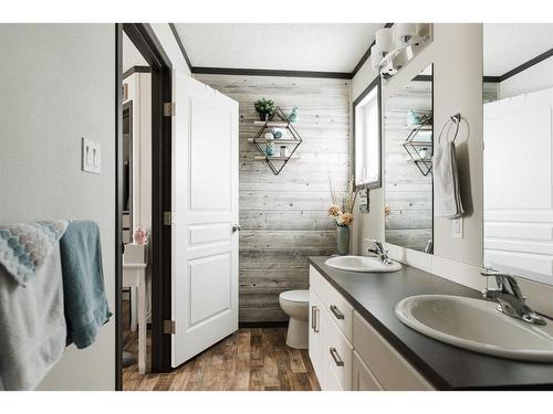 785 Beacon Hill Drive, Fort Mcmurray, AB - Indoor Photo Showing Bathroom