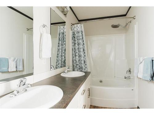 785 Beacon Hill Drive, Fort Mcmurray, AB - Indoor Photo Showing Bathroom