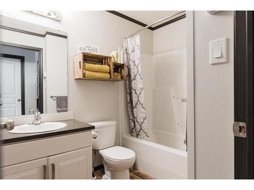 785 Beacon Hill Drive, Fort Mcmurray, AB - Indoor Photo Showing Bathroom