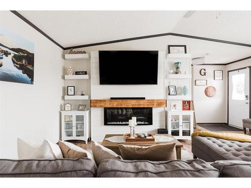 785 Beacon Hill Drive, Fort Mcmurray, AB - Indoor Photo Showing Living Room