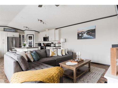 785 Beacon Hill Drive, Fort Mcmurray, AB - Indoor Photo Showing Living Room