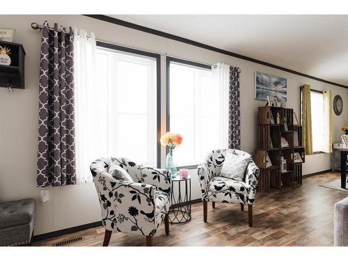 785 Beacon Hill Drive, Fort Mcmurray, AB - Indoor Photo Showing Living Room