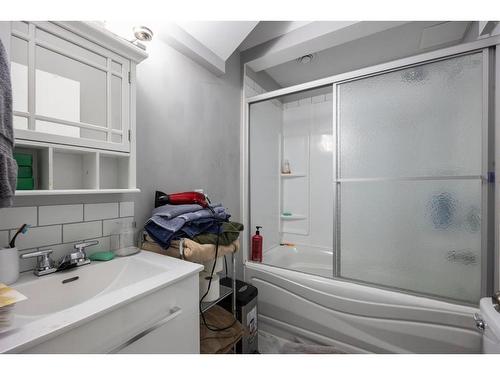 112 Comeau Crescent, Fort Mcmurray, AB - Indoor Photo Showing Bathroom