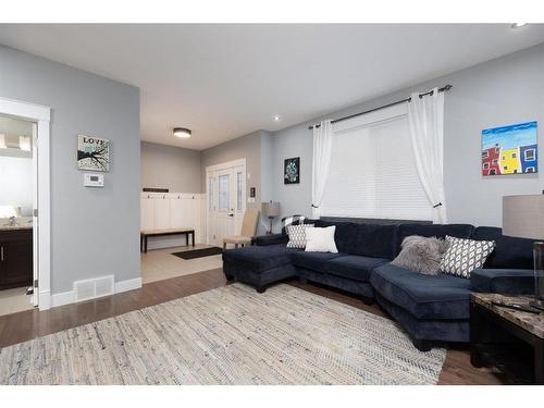 112 Comeau Crescent, Fort Mcmurray, AB - Indoor Photo Showing Living Room