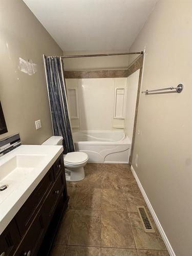 217 Hillcrest Drive, Fort Mcmurray, AB - Indoor Photo Showing Bathroom