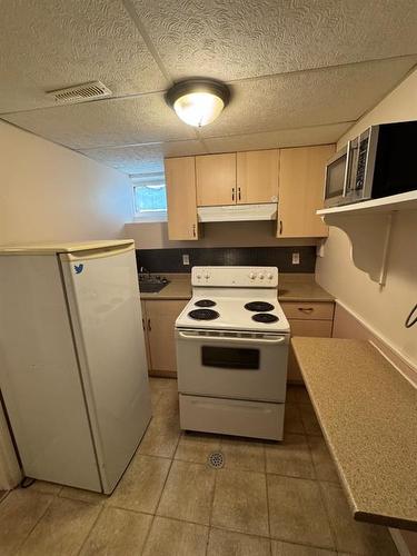 217 Hillcrest Drive, Fort Mcmurray, AB - Indoor Photo Showing Kitchen