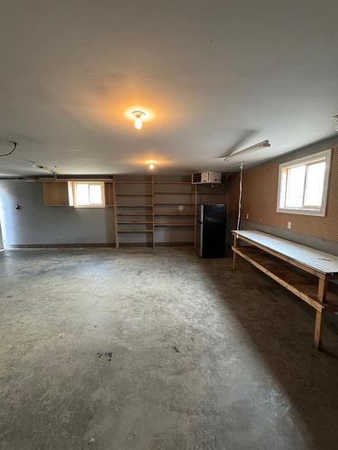 217 Hillcrest Drive, Fort Mcmurray, AB - Indoor Photo Showing Garage