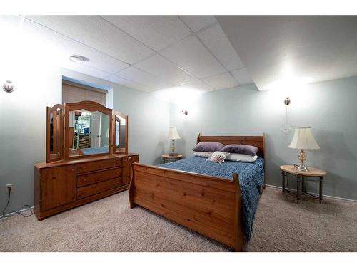 197 Swanson Crescent, Fort Mcmurray, AB - Indoor Photo Showing Bedroom