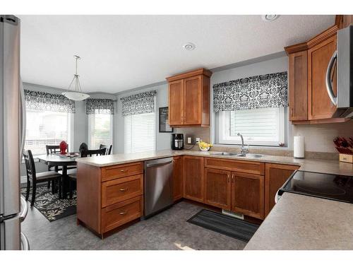 193 Elm Street Nw, Fort Mcmurray, AB - Indoor Photo Showing Kitchen With Double Sink