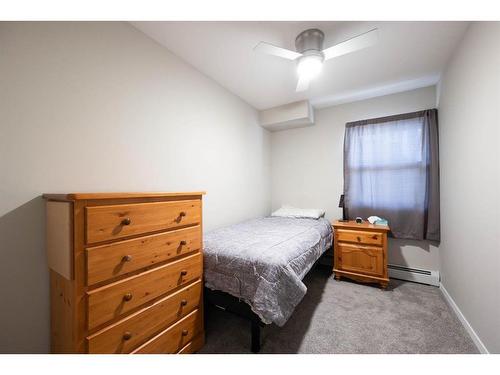 324-201 Abasand Drive, Fort Mcmurray, AB - Indoor Photo Showing Bedroom