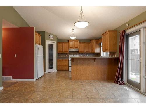 113 Paris Crescent, Fort Mcmurray, AB - Indoor Photo Showing Kitchen