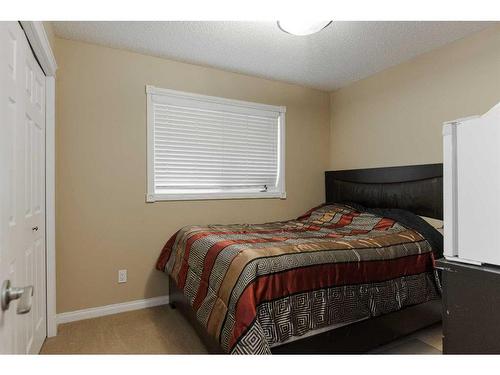 113 Paris Crescent, Fort Mcmurray, AB - Indoor Photo Showing Bedroom